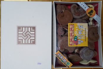 Nấm linh chi núi hộp giấy Buk Ung